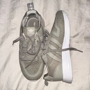Adidas Sneakers